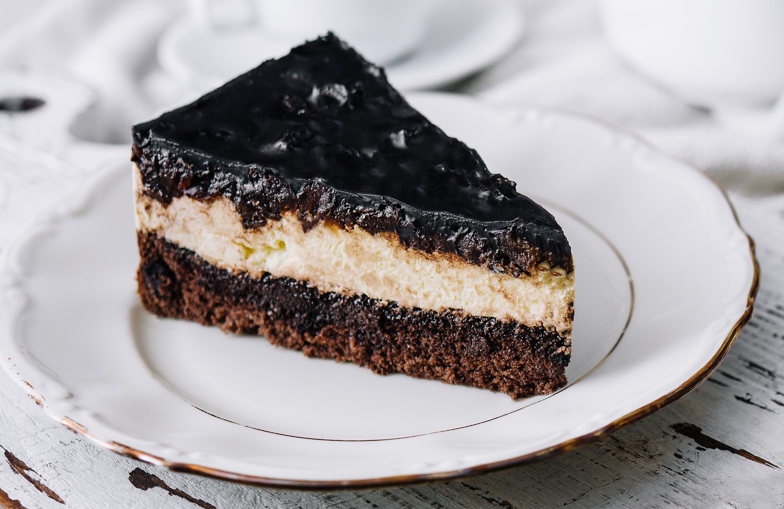 7 Bahan Pewarna Hitam Alami yang Dapat Digunakan pada Masakan